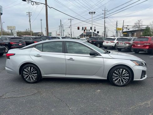 Used 2024 Nissan Altima 2.5 SV image 5