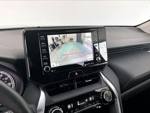 Used 2022 Toyota Venza XLE image 31