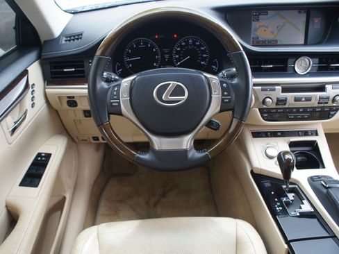 Used 2015 Lexus ES 350 w/ Luxury Package FWD image 5