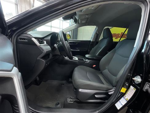 Used 2021 Toyota RAV4 LE AWD/4WD image 11