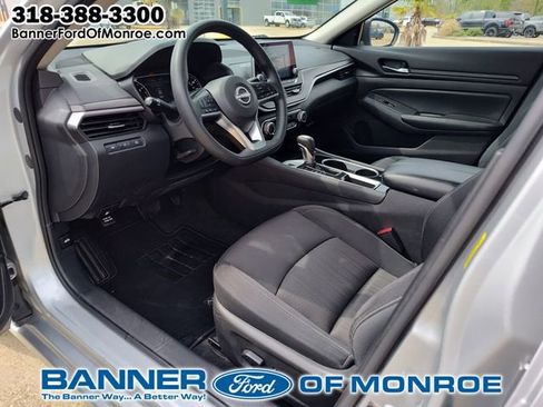 Used 2024 Nissan Altima 2.5 SV image 2