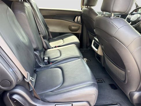 Used 2025 Kia Carnival FWD image 29