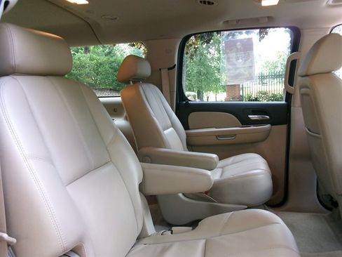 Used 2008 Chevrolet Suburban LT w/ LT Preferred Equipment Group RWD image 27