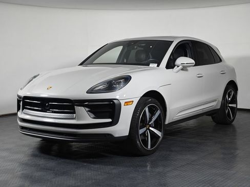 Certified 2023 Porsche Macan AWD/4WD image 1