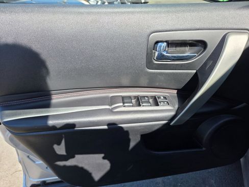 Used 2011 Nissan Rogue SV w/ SL Pkg image 7