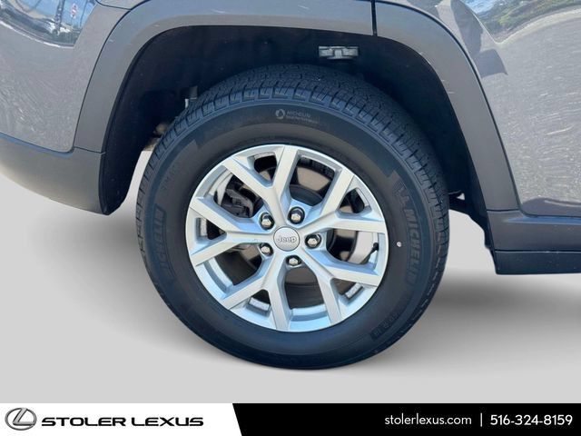 Used 2023 Jeep Grand Cherokee Limited AWD/4WD image 7