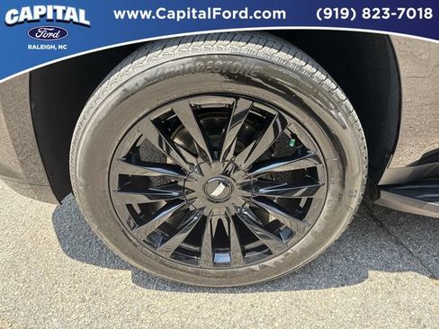 Used 2023 Cadillac Escalade Premium Luxury AWD/4WD image 13