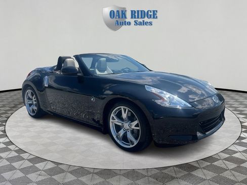 Used 2011 Nissan 370Z Touring w/ Sport Pkg image 3
