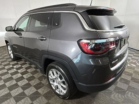 Used 2023 Jeep Compass Latitude AWD/4WD image 4