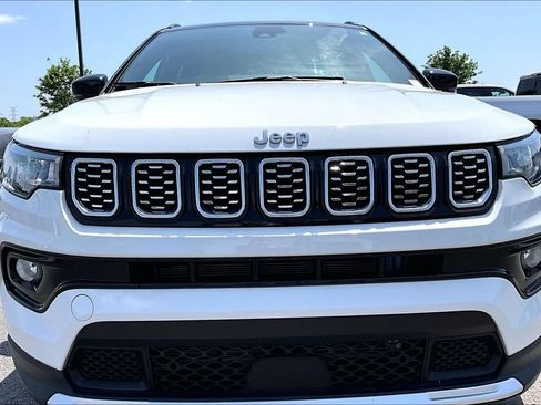 Used 2025 Jeep Compass Limited AWD/4WD image 32