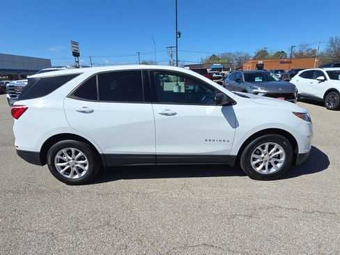 Used 2019 Chevrolet Equinox LS w/ LS Convenience Package image 9