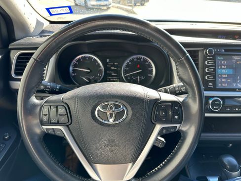 Used 2017 Toyota Highlander Limited image 5