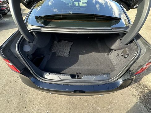 Used 2018 Jaguar XE Premium image 22