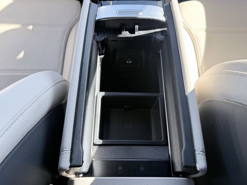 Used 2025 Mercedes-Benz GLC 300 4MATIC image 59