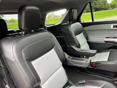 Used 2023 Ford Explorer XLT w/ Equipment Group 202A AWD/4WD image 31