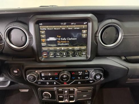 Used 2022 Jeep Wrangler Unlimited Sahara w/ Cold Weather Group AWD/4WD image 32