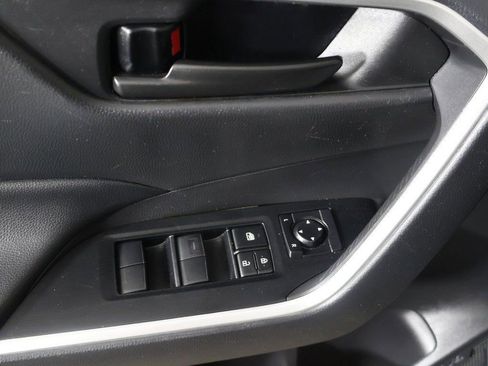 Used 2021 Toyota RAV4 LE image 29