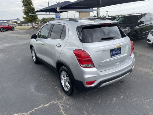 Used 2018 Chevrolet Trax LT w/ LT Convenience Package FWD image 5
