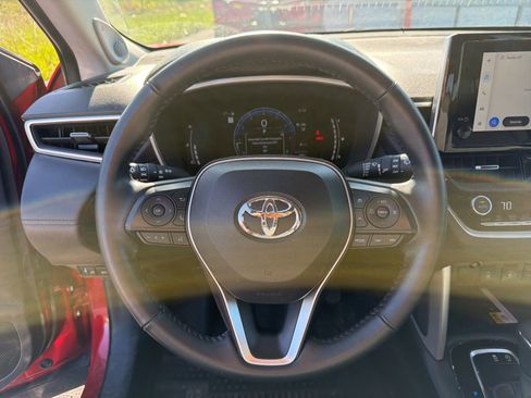 Used 2023 Toyota Corolla Cross XLE w/ Convenience Package image 14