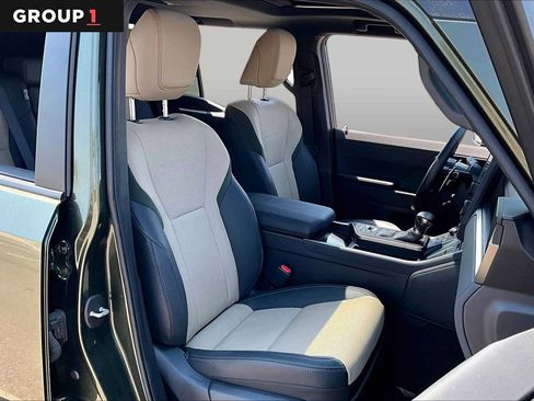 Used 2025 Lexus GX 550 AWD/4WD image 9
