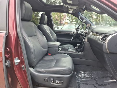 Used 2022 Lexus GX 460 Luxury w/ Off Road Package AWD/4WD image 22