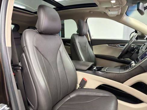 Used 2019 Lincoln Nautilus Reserve AWD/4WD image 12