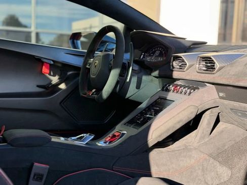 Used 2022 Lamborghini Huracan STO image 22