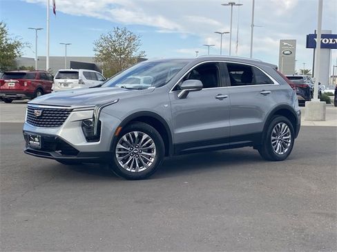 Used 2024 Cadillac XT4 Premium Luxury image 2