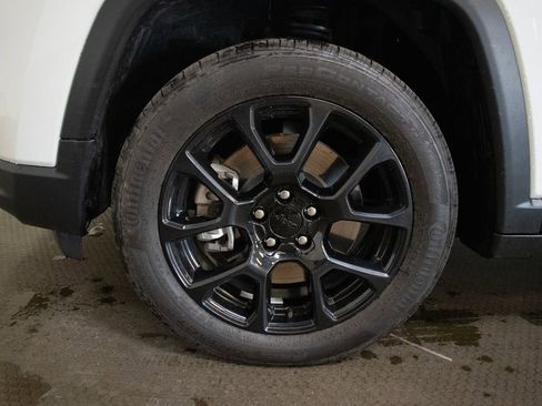 Used 2024 Jeep Compass Latitude w/ Convenience Group image 9