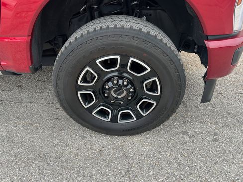 Used 2025 Ford F250 Platinum image 3