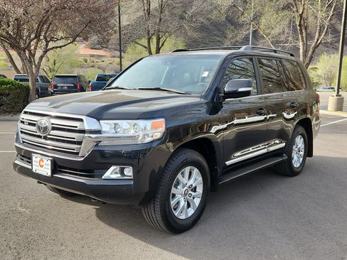 Certified 2019 Toyota Land Cruiser image 4