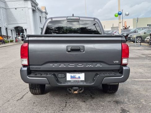 Used 2017 Toyota Tacoma TRD Sport w/ Tow Package (A/T) AWD/4WD image 7