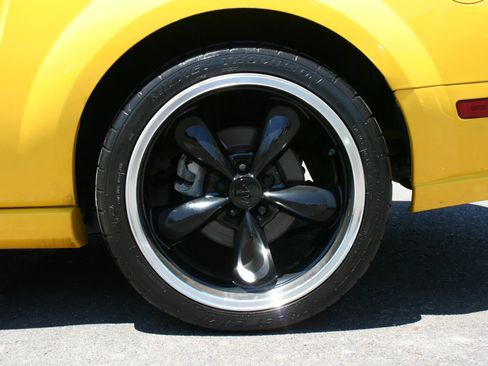 Used 2006 Ford Mustang GT Premium RWD image 12