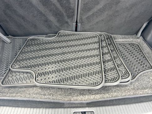 Used 2024 Volkswagen Atlas SE FWD image 30