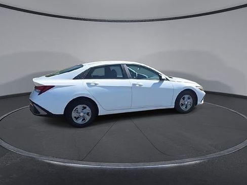 New 2026 Hyundai Elantra SE image 12