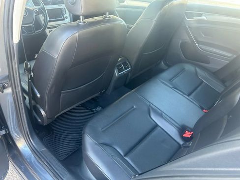 Used 2015 Volkswagen Golf TDI S image 19