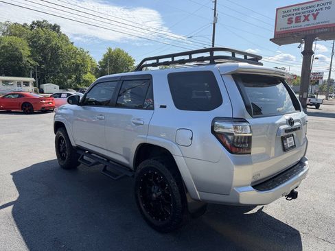 Used 2018 Toyota 4Runner SR5 RWD image 6
