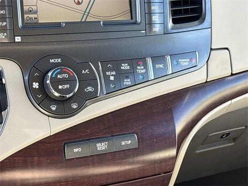 Used 2012 Toyota Sienna image 22