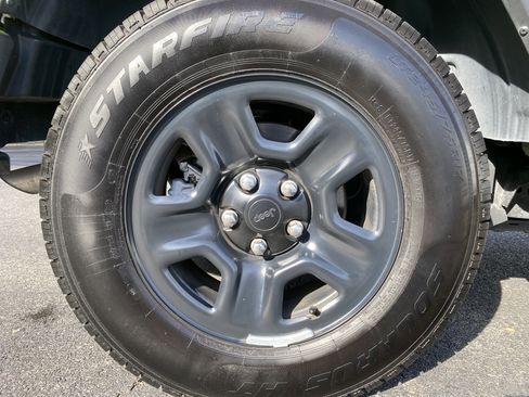 Used 2019 Jeep Wrangler Unlimited Sport image 40