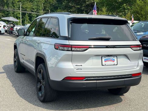 Used 2023 Jeep Grand Cherokee Altitude AWD/4WD image 3