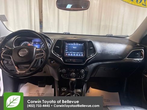 Used 2019 Jeep Cherokee Limited image 12