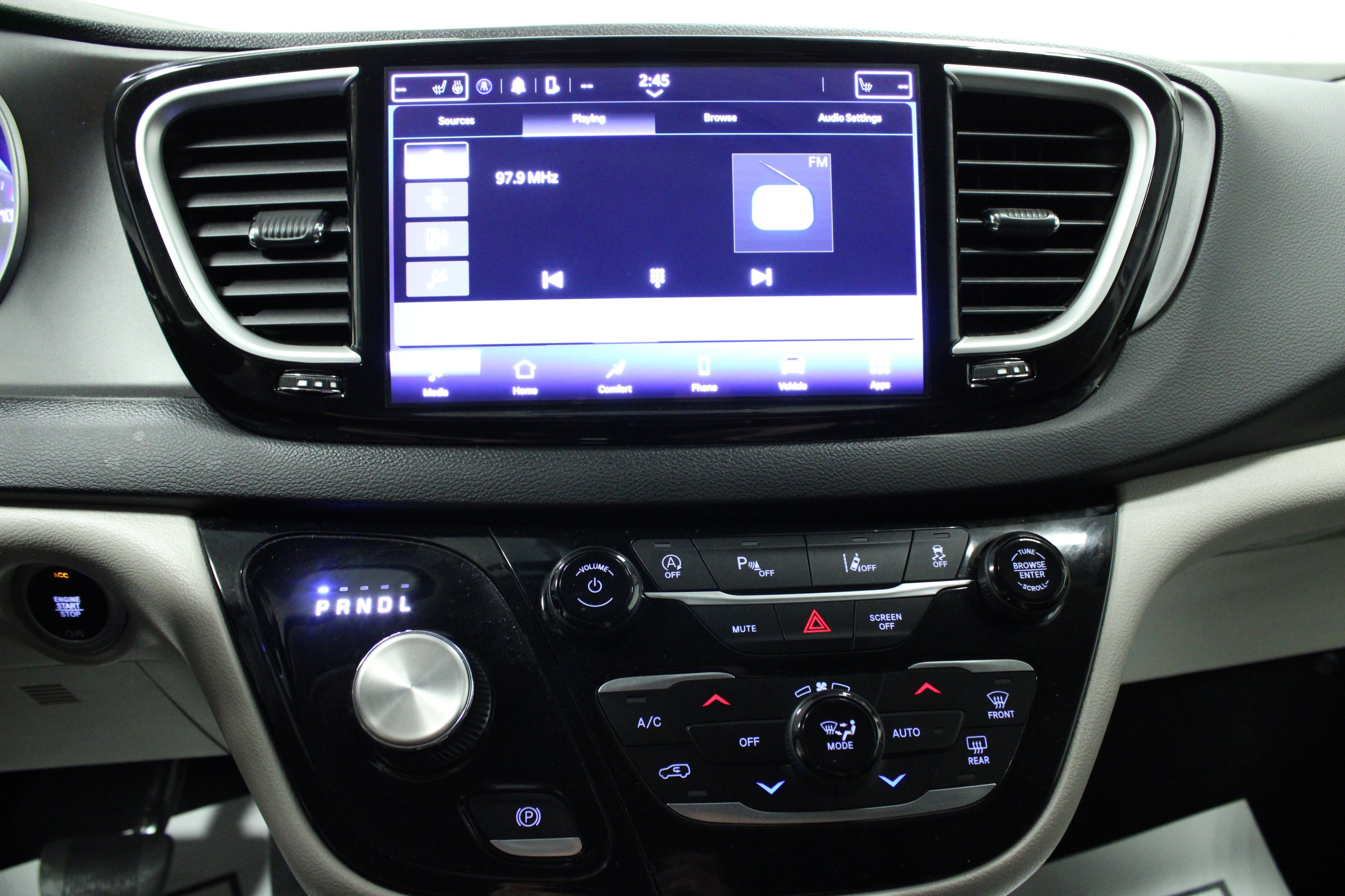 Used 2023 Chrysler Pacifica Touring-L FWD image 23