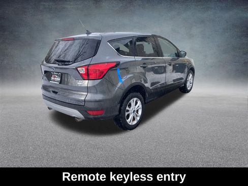 Used 2019 Ford Escape SE image 6