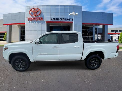 Used 2023 Toyota Tacoma SR5 w/ Technology Package image 5