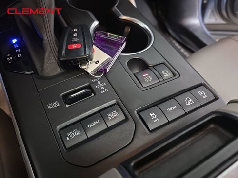 Used 2020 Toyota Highlander XLE w/ Protection Package #3 image 24