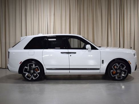 New 2026 Rolls-Royce Cullinan Black Badge image 13