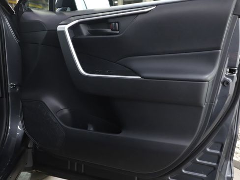 Used 2025 Toyota RAV4 LE image 9