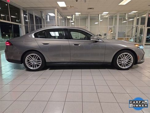 Used 2024 BMW 530i image 9