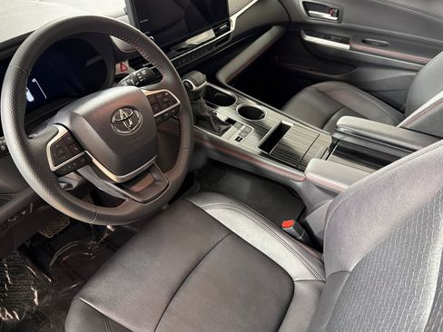 Used 2025 Toyota Sienna XSE w/ XSE Plus Package AWD/4WD image 9