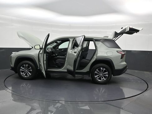 Used 2025 Chevrolet Equinox LT FWD image 33